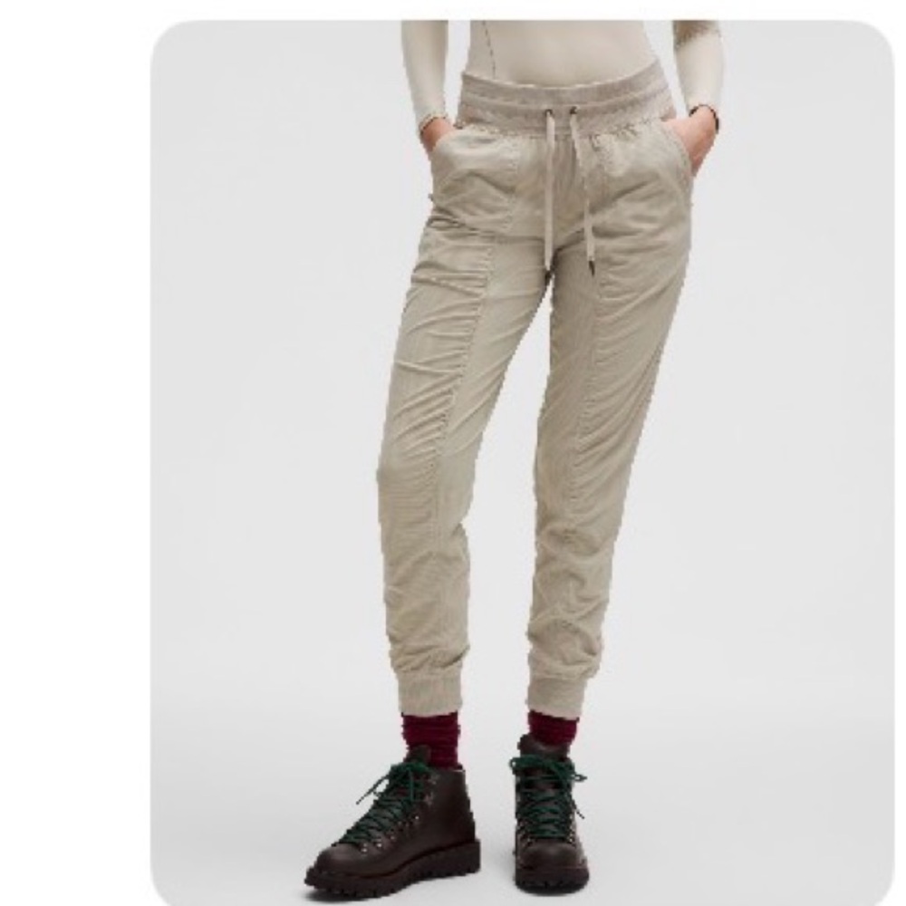 Lululemon Athletica stone dance studio midrise jogger, full length. Sz 6